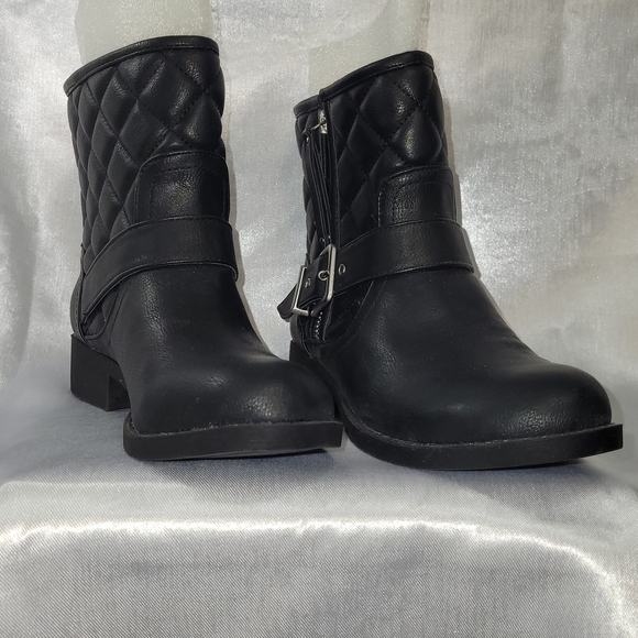 Express Black Quilted Ankle Boots NEW - Picture 2 of 4